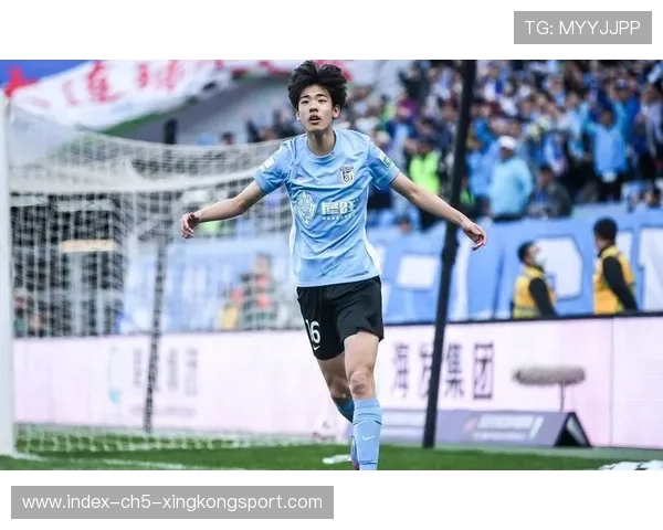 大连英博边路突击极为坚决，推进深度不断提升