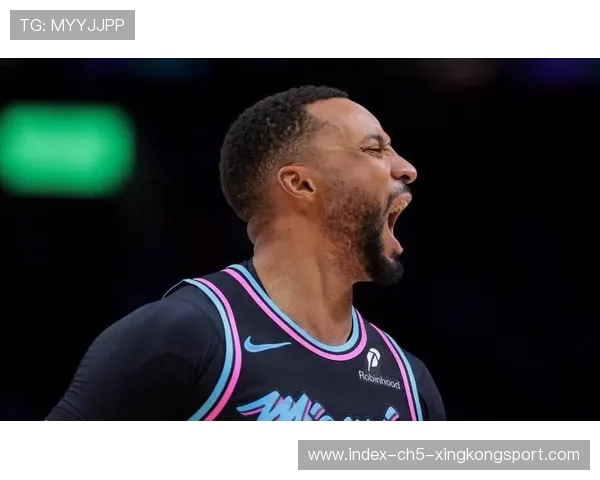 快船鲍威尔快攻单手爆扣，点燃全场气氛